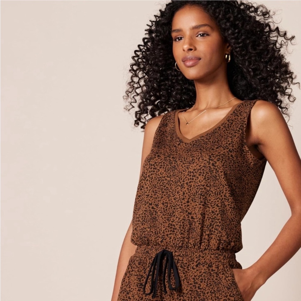 NWT V-neck Animal Leopard Print Sleeveless one piece Romper in brown and black